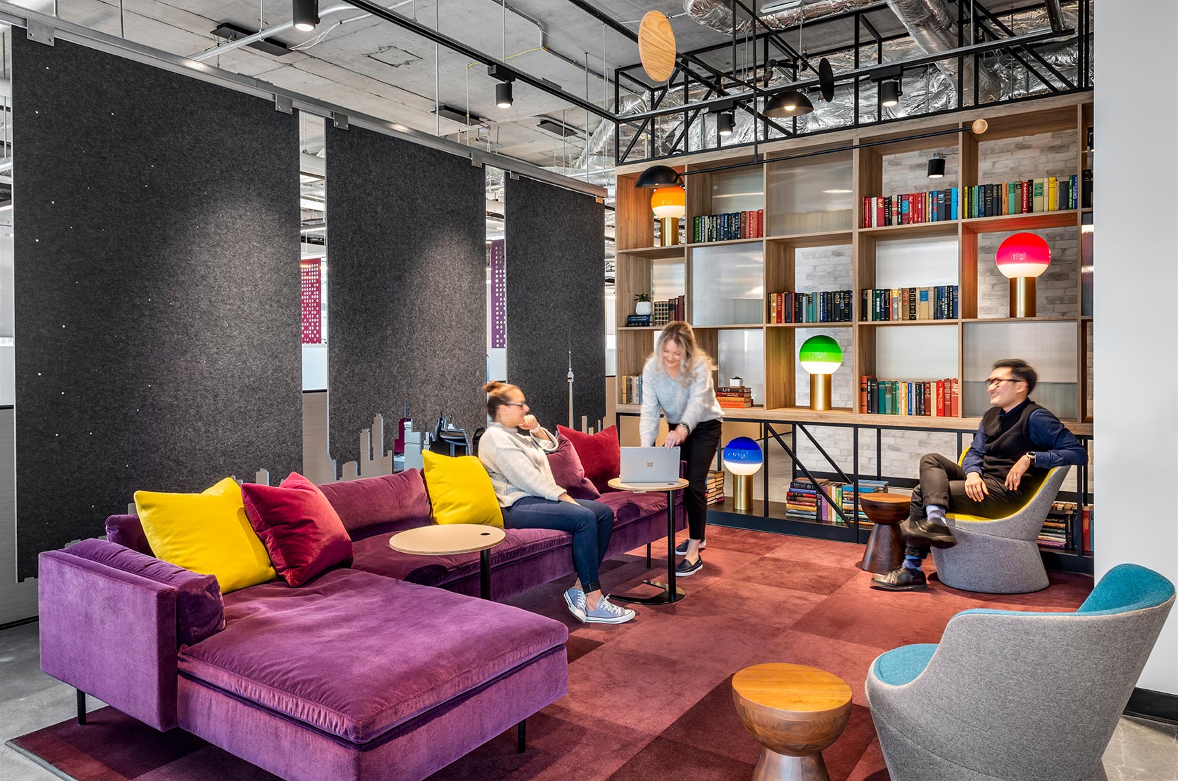 In-Studio_sm-015-P_Instudio-Tech_Office-TO