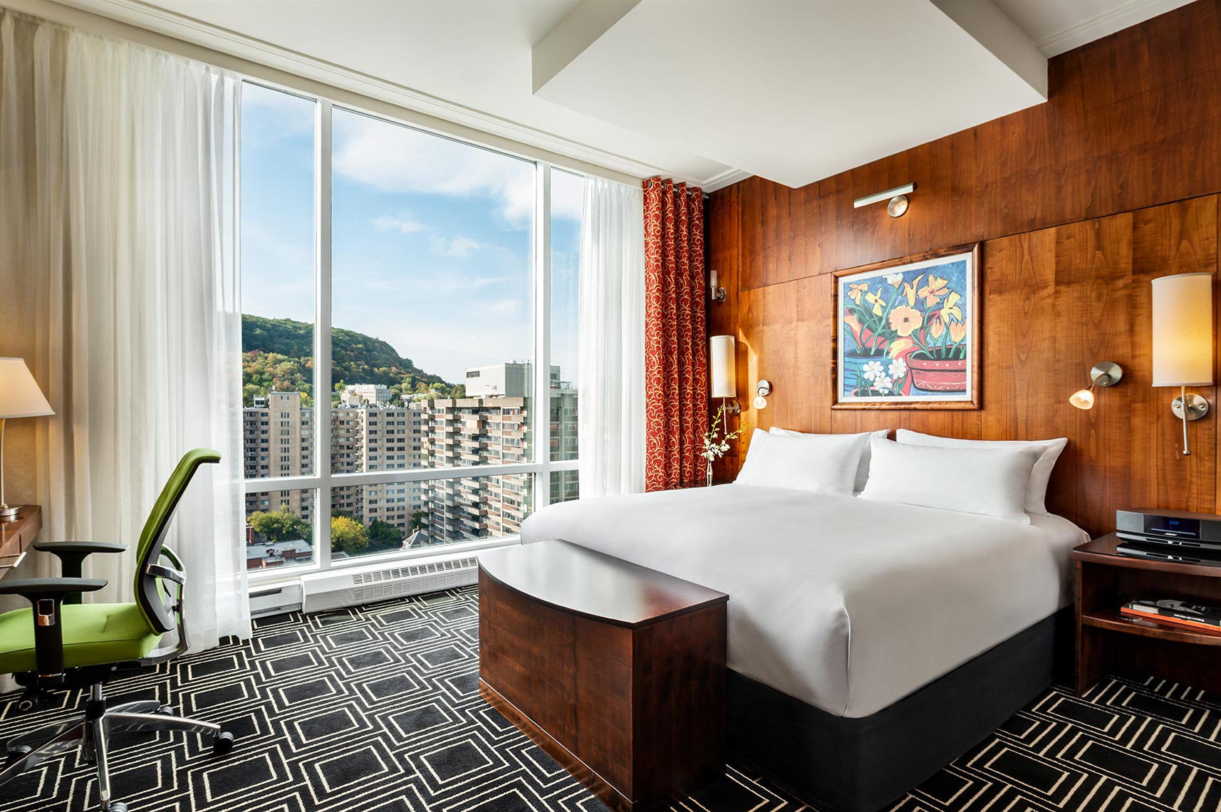 sm-005-R2_Opera_Suite_Bedroom_Sofitel_Mtl