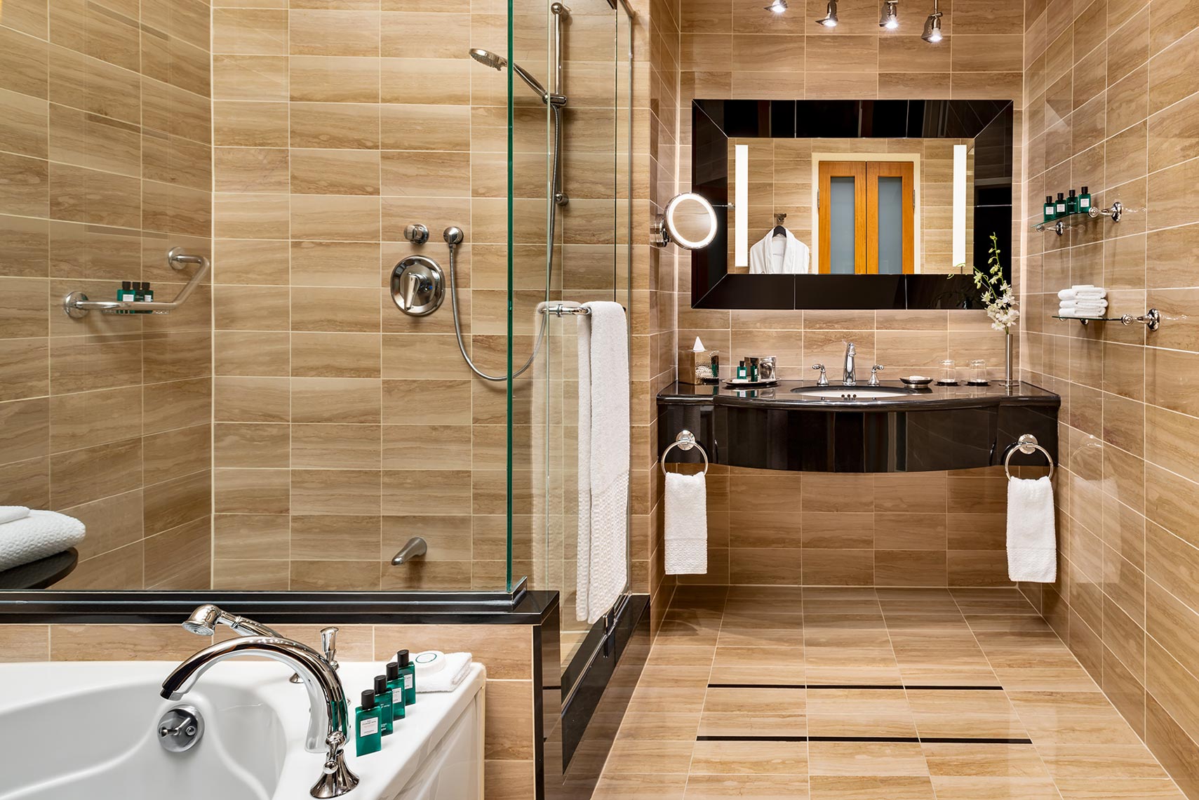 sm-011-R_Opera_Suite_Bathroom_Sofitel_Mtl